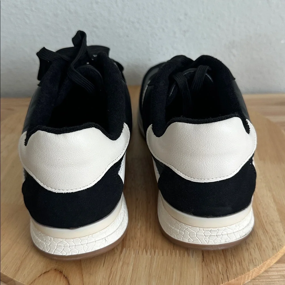 DV8 Jarry Womens Sneakers 9.5